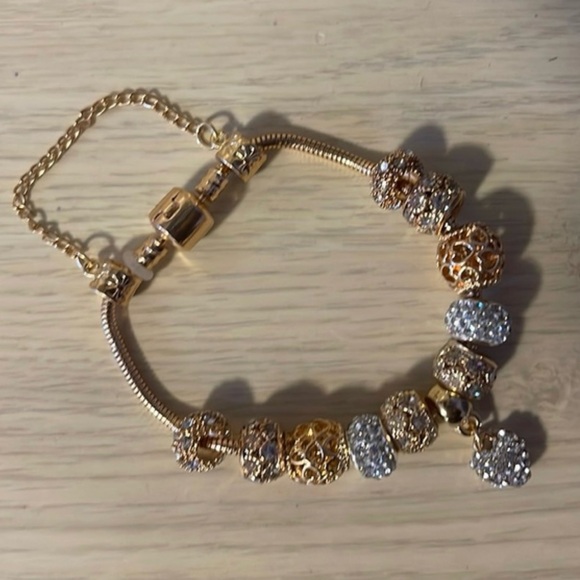 High quality Pandora type charm bracelet, gold tone with crystals. - Picture 1 of 7